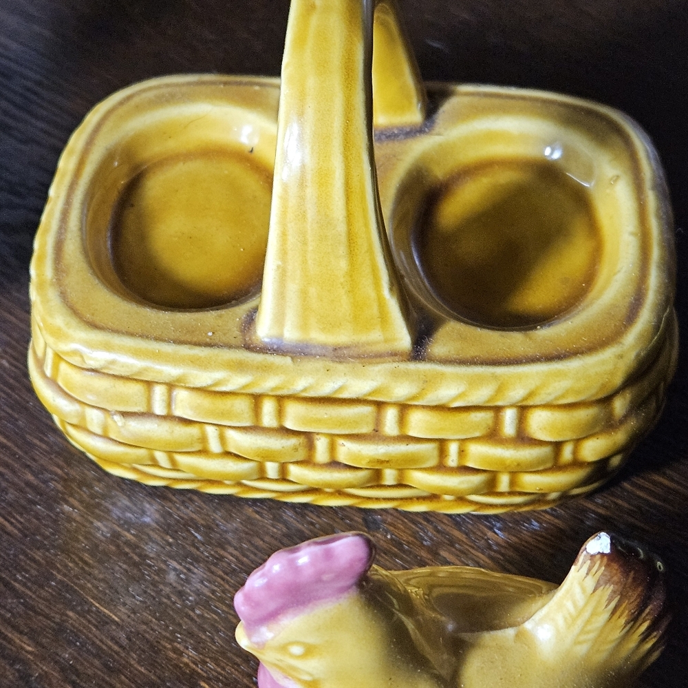 Yellow Chicken Salt and Pepper Shakers - Picture 8 of 8